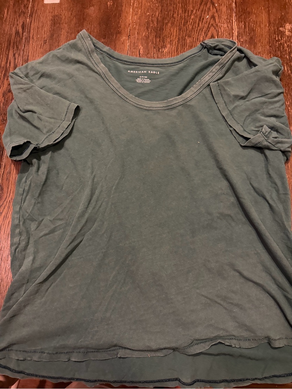 American Eagle Outfitters Scoop Neck Short Sleeve Tee in Washed Green